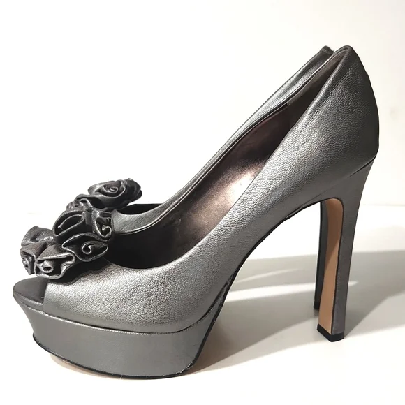 NEW Vince Camuto Leather Pewter Peep Toe Platform Bow Detail 5" Heels  Size 8.5B - Picture 3 of 15